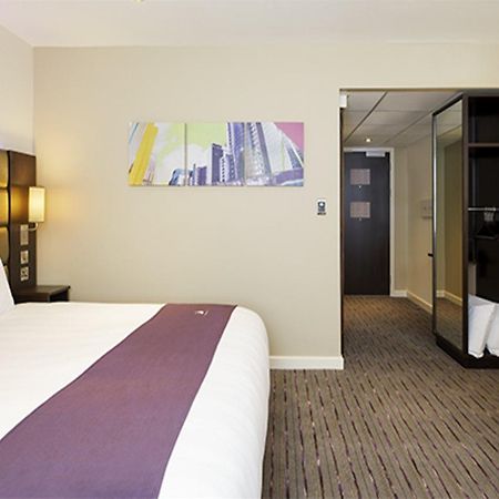 Premier Inn Glasgow Milngavie Exteriör bild