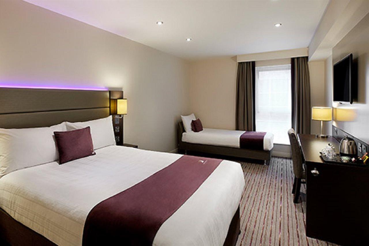 Premier Inn Glasgow Milngavie Exteriör bild