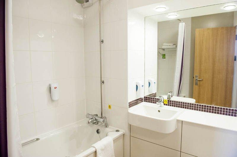 Premier Inn Glasgow Milngavie Exteriör bild