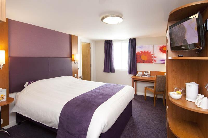 Premier Inn Glasgow Milngavie Exteriör bild