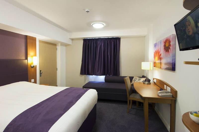 Premier Inn Glasgow Milngavie Exteriör bild